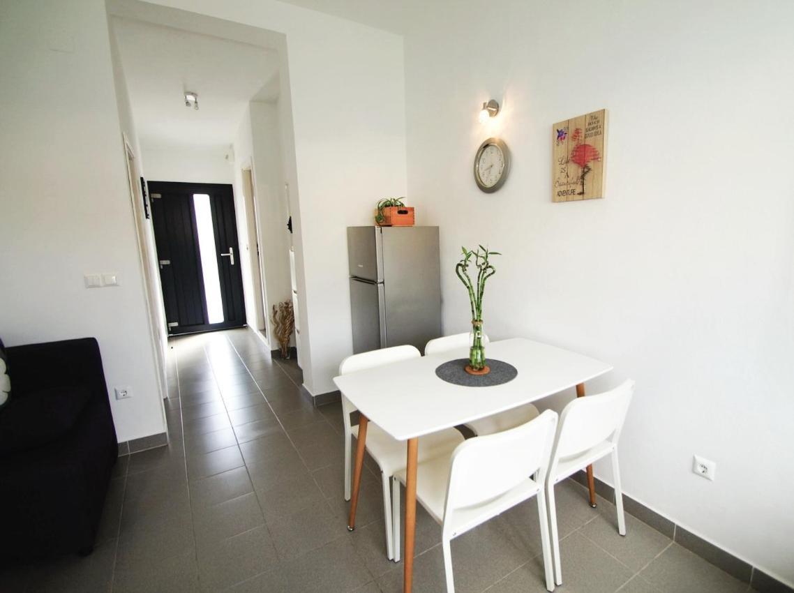 Apartments Petrovic พรีมอชเตน ภายนอก รูปภาพ